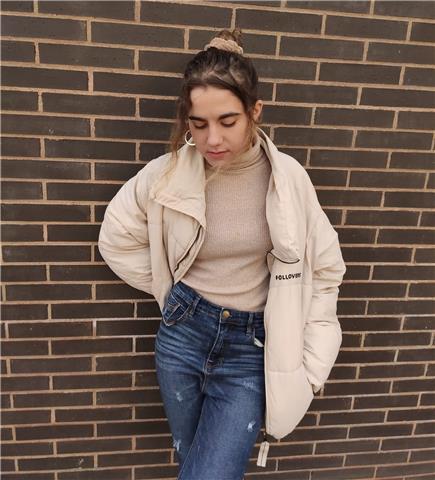 Tanto de ingles y francés como de lengua y literatura universal. mi interés es el de formar a los jóvenes en distintos idiomas. actualmente vivo por estrecho, en madrid, aunque estoy dispuesta a desplazarme