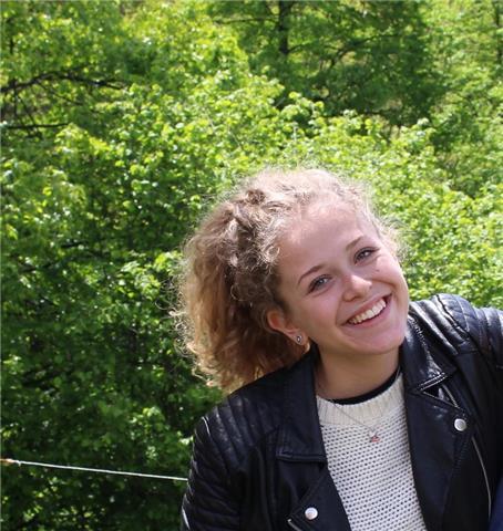 Studentessa universitaria impartisce ripetizioni