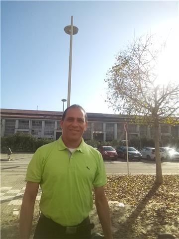 licenciado en leyes y capacitacion de idioma a personas y abogado de colombia