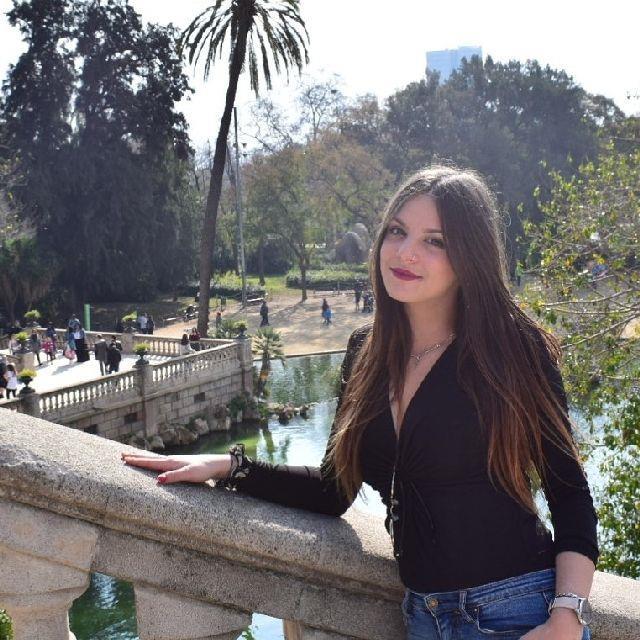 Soy una estudiante de 20 años, con amplia disponibilidad para impartir clases a niños que necesiten ayudas particulares de castellano para poder aprobar la asignatura