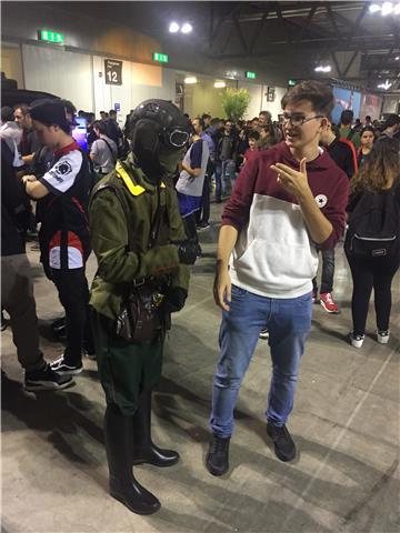 Sono un ragazzo di 19 anni appena diplomato al Liceo Linguistico Daniele Cespi di Busto Arsizio. Ho una formazione prettamente umanistica, apprezzo ogni forma d'arte e parlo 4 lingue: italiano (ovviamente), inglese, francese e spagnolo