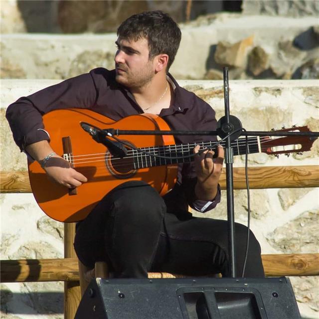 CLASES DE GUITARRA ESPAÑOLA Y/O GUITARRA FLAMENCA ONLINE!. Se impartirán clases a nivel, gustos y objetivos del alumno, tanto para adultos, como para los más pequeñ@s!

Recuerdo también las CLASES PRESENCIALES en la provincia de SEGOVIA 

Para los interes