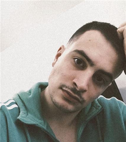 Licenciado en estudios ingleses (filología inglesa) por la universidad de sevilla con experiencia dando clases particulares para selectividad, bachillerato, eso y aptis ofrece clases particulares de inglés a todos los niveles, desde b1 hasta c2.
si estás 