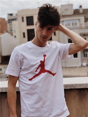 Puedo dar clases del tema que necesites, ya que actualmente curso en segundo de bachillerato