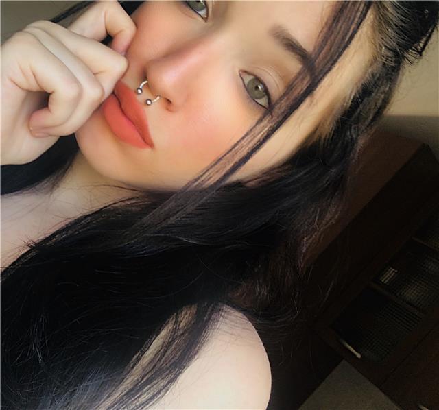 Ciao a tutti, sono diplomata in tecnico turistico, sono una ragazza di 21, parlo bene le lingue inglese e francese!