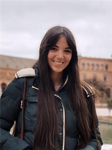 Laureata in traduzione e interpretazione presso l'Università di Granada (Spagna), offro lezioni private di spagnolo dal livello A1 a C1