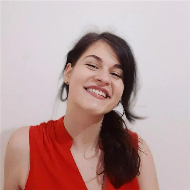 Sono studentessa all'Università di Ginevra, mi piacerebbe dare lezioni private di francese durante il tempo libero