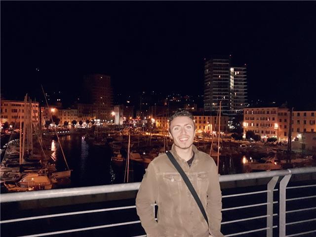 Studente universitario diplomato in Turismo offre ripetizioni di Inglese, Francese, Italiano, Storia, Geografia
