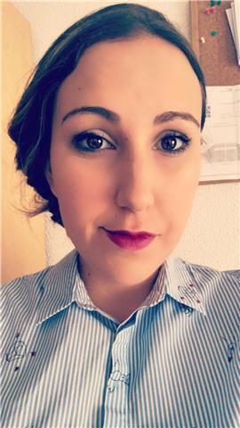 Maestra de inglés de primaria con título c1 ( preparadora de exámenes Cambridge, Trinity y APTIS). Clases para reforzar las cuatro habilidades para los niveles de Primaria, ESO, Bachillerato, EBAU , b1 y b2. Pueden ser clases online o presencial