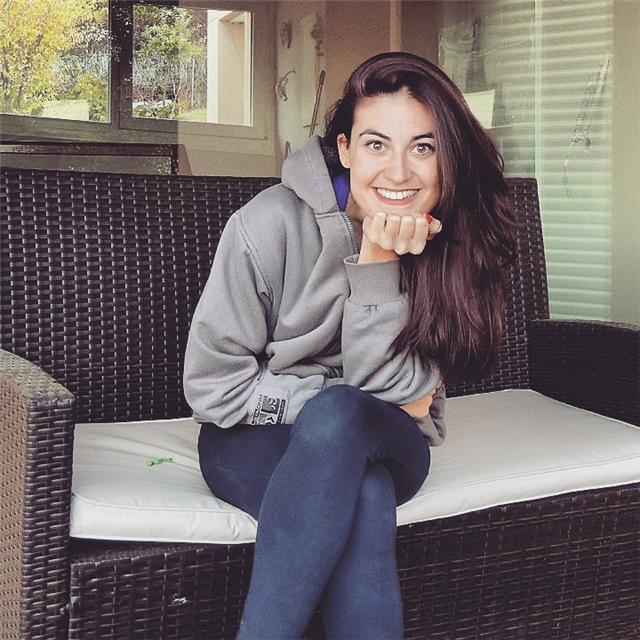 Soy química titulada en la ucm y me apasionan las ciencias, especialmente las matemáticas. tengo experiencia enseñando y con muy buenos resultados