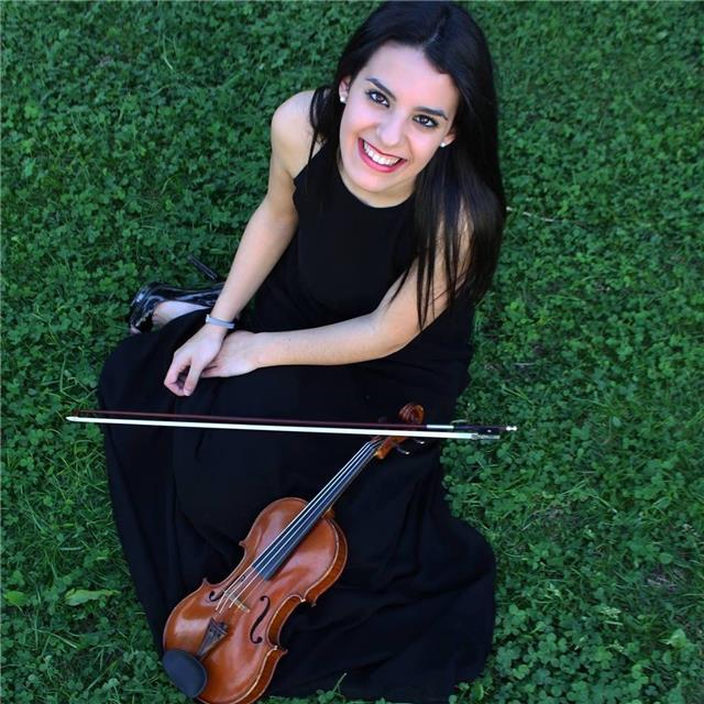 Se ofrecen clases de violín y lenguaje musical