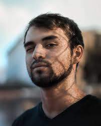 Diplomato all'estero in una scuola internazionale con lezioni e maturità in inglese. ho le giuste competenze per farti migliorare