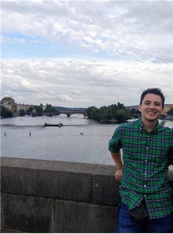 Maestro de inglés, me ofrezco para ayudarte en todo lo que necesites para superar la asignatura y aprender