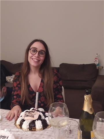 Ciao sono da 6 anni un aiuto compiti per i bambini delle scuole elementari ! 
Dalla matematica ,geografia, storia , all'italiano ...
Non esitate a contattarmi, prezzi super modici :)
