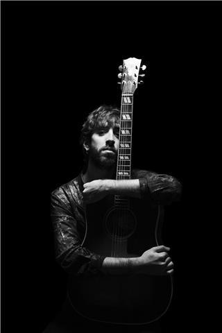 Clases de música: guitarra, piano, armonía y análisis (clásico y moderno), lenguaje musical, composición, percusión