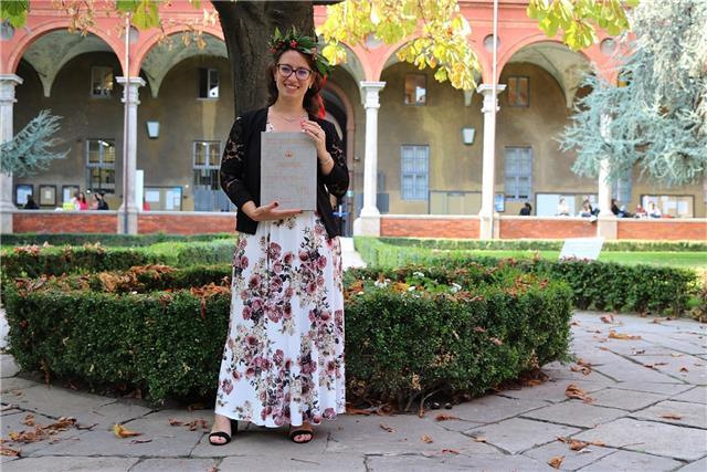 Laureata in Storia dell’arte e Archeologia impartisce lezioni di storia dell’arte, storia, geografia, italiano e inglese a ragazzi delle medie e liceo