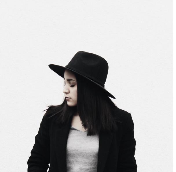 Professeur diplômée de l'académie de musique (Bruxelles)