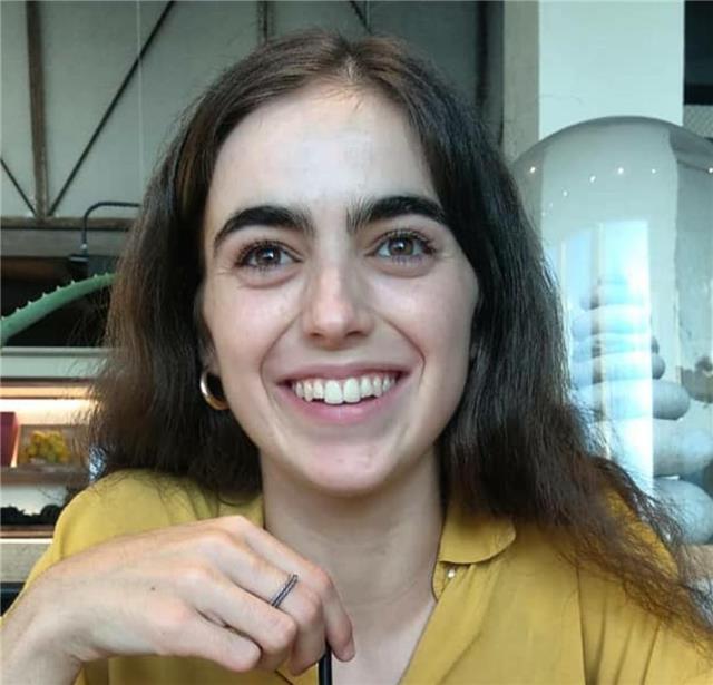 Graduada en química y máster en nanociencia, doy clases de apoyo de asignaturas de primaria, eso y bachillerato