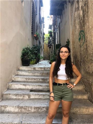 Studentessa di Beni Culturali offre lezioni di Storia, Storia dell'arte, Geografia, Letteratura italiana, Legislazione e aiuto compiti