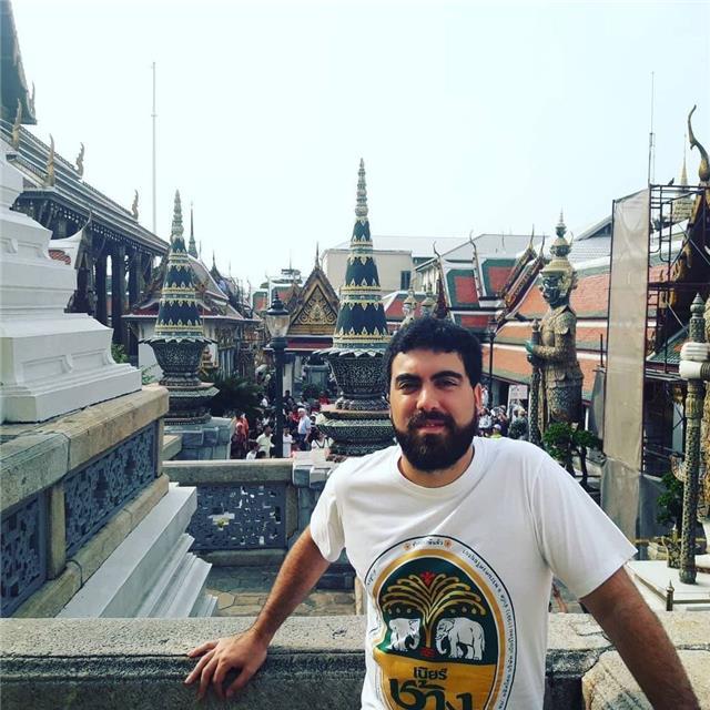 Profesor y licenciado en Letras da clases de español para todas las edades