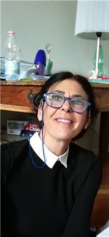 Sono un avvocato, mi piace insegnare sia italiano che diritto ed economia, le mie lezioni si svolgeranno a Foggia ma sono disposta a spostarmi a Vieste.
Grazie e a presto