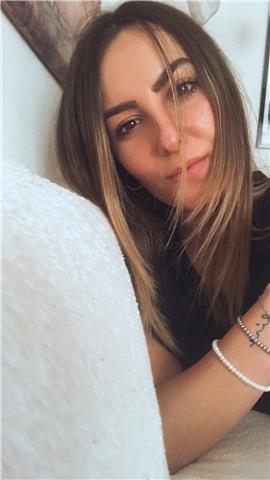 Sono una ragazza che si è appena diplomata e frequento il primo anno di comunicazione pubblica e d’impresa alla sapienza, mi farebbe più che piacere aiutare e dare ripetizioni di italiano,storia, geografia e tutte le altre materie letterarie, a studenti d