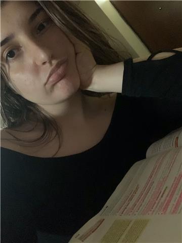 Studentessa universitaria offre ripetizioni di inglese a 
cellole