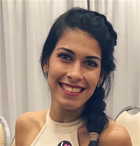 Cantante lirica laureata presso il conservatorio Santa Cecilia (Roma)