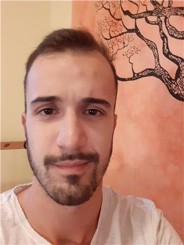 Studente universitario laureato e plurilinguista