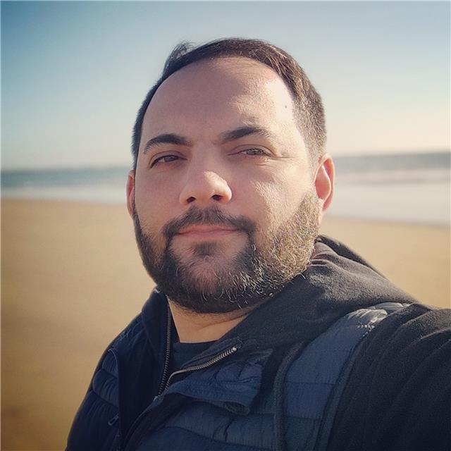 Periodista, experiencia en radio y en podcast. teoría y práctica