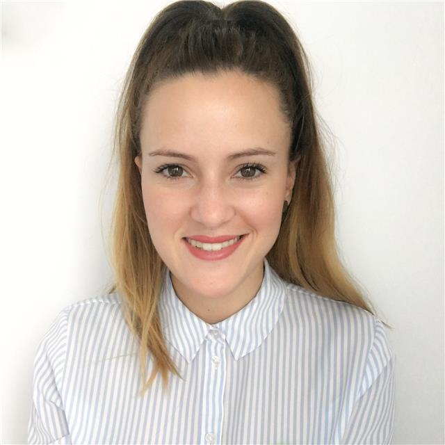 Soy una persona con mas de 10 años de experiencia en el mundo laboral donde uso cada día el inglés. Puedo ayudar a gente que necesiten mejorar su inglés y sobretodo entenderlo. Además hacerles ver que el inglés puede ser tan sencillo y apasionante como a 