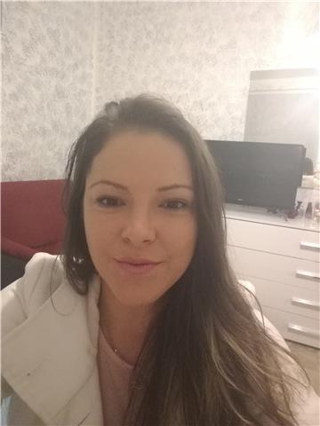 Professeur d'italienne. J'ai obtenu mon diplôme d'etudes secondaire en Italie et je suis trés passionné par l'enseignement des langue