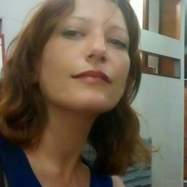 Profesional en activo da clases de 3d, vray, photoshop, indesign. para proyectos profesionales y preparar asignaturas