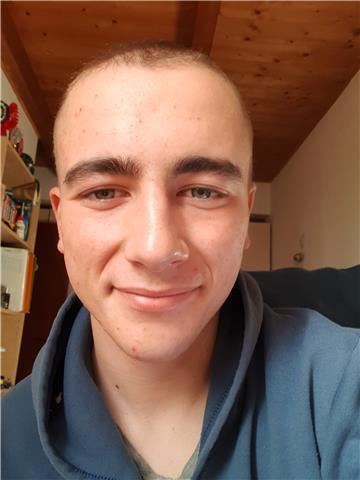 Giovane studente di ingegneria meccanica presso l'alma mater studiorum di Bologna offre ripetizioni di matematica per studenti delle scuole superiori e medie