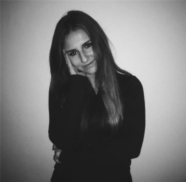 Estudiante/ profesora particular de inglés a 7-16 años de edad