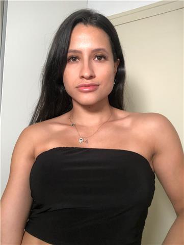 Profesora de alumnos de todas las edades que imparte clases de diseño desde hace años. me gusta enseñar ya que el diseño gráfico es lo que me apasiona. podré compartir todos mis conocimientos a ellos . he dado clases en un instituto de diseño en venezuela