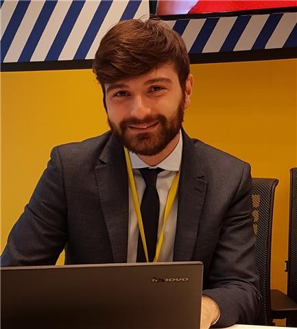 Laurato in Relazioni Internazionali offre lezioni di inglese