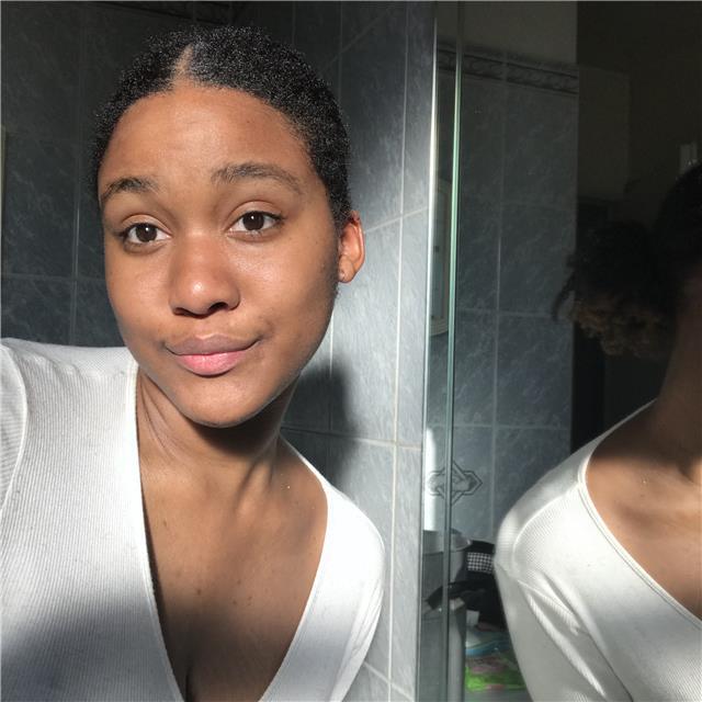 éleve en license de langues étrangères appliquées , donne des cours d'anglais débutant a intermédiaire en ile de France