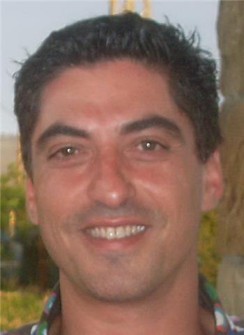 Persona activa para buscar el interés del alumno, intentando complementar lo aprendido en clase para cubrir las dudas que le puedan surgir y desarrollar sus capacidades de resolución y entendimiento.

como experiencia, he dado clases de español, matemátic