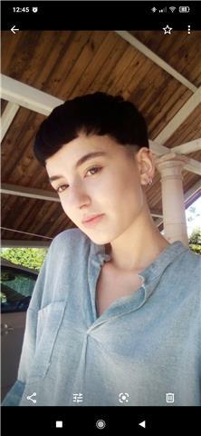 Profesora de pintura, con altas capacidades comunicativas y sociales. educadora social con experiencia y título en bachillerato artístico en la especialidad de artes plásticas