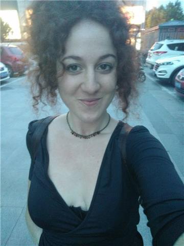 Chino, inglés, español y catalán (traductora y lingüista profesional)