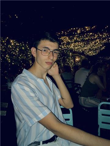 Buenas , soy buena persona , extrovertido , cariñoso , con pasión por las personas y da empatizar con ellas, me encanta dar apoyo y ayudar a quien más lo necesita . Si estás interesado no dudes en contar conmigo