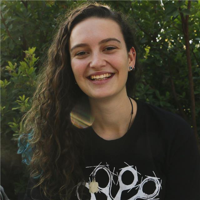 Profesora particular con experiencia ofrece repaso de todas las materias de eso, en català y en castellano