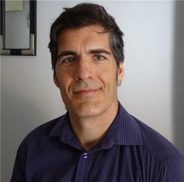 Profesor de inglés bilingüe con más de 13 años de experiencia con niños, adolescentes y adultos imparte clases en la zona del corredor del henares. también online, claro