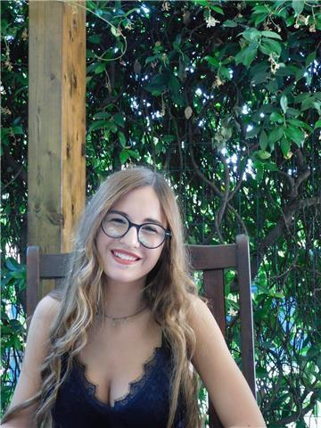 Sono una studentessa al quinto anno di liceo delle scienze umane, offro ripetizioni e aiuto compiti di tutte le materie che mi competono (principalmente materie umanistiche) a Adro(BS) e dintorni. offro anche lezioni online