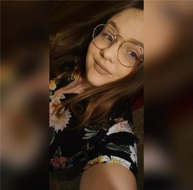 Estudiante universitaria del grado de estudios ingleses ofrece dar clases a niños de refuerzo