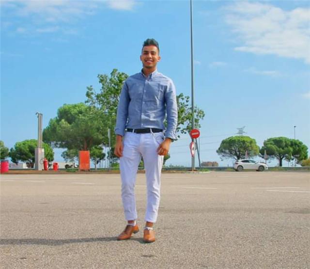 Soy una persona multilingüe y el ingles desde niño en la escuela y quiero aprovochar mis conocimientos a compartir y enseñar a otras personas interesadas y tmbn en cambio aprovechar a ganar algo es genial