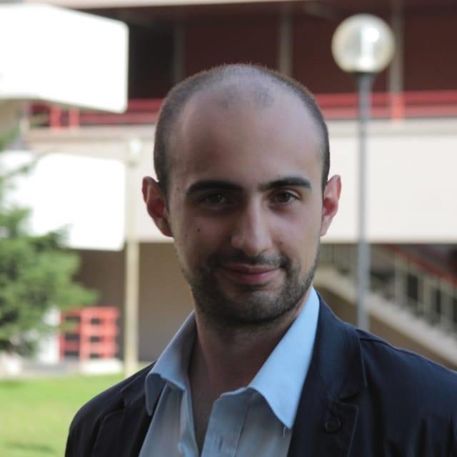 Storico impartisce lezioni di storia contemporanea