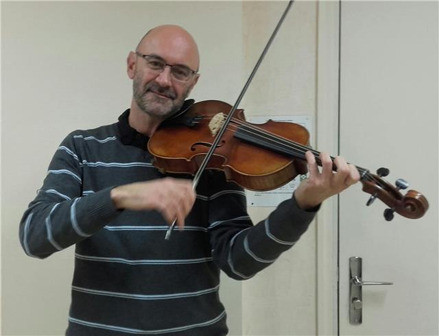 Professeur en Conservatoire à Rayonnement Régional propose des cours particuliers de violon ou alto pour élèves débutants ou plus avancés