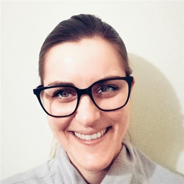 Maestra con 13 anni di esperienza. sono specializzata nell'insegnamento ad adulti principianti in quanto, insieme alla musica, sono anche life coach e lavoro a partire dalla persona, sulla creazione di programmi specifici e affini alle esigenze del singol